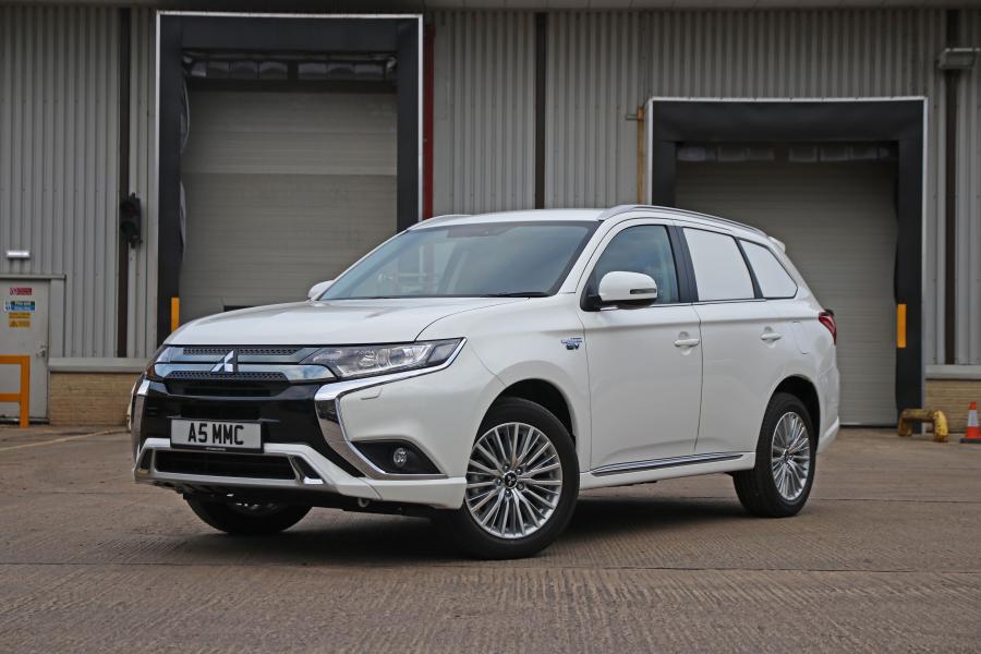  Mitsubishi Outlander PHEV Commercial 2019 года  (UK) (фото 1 из 14)